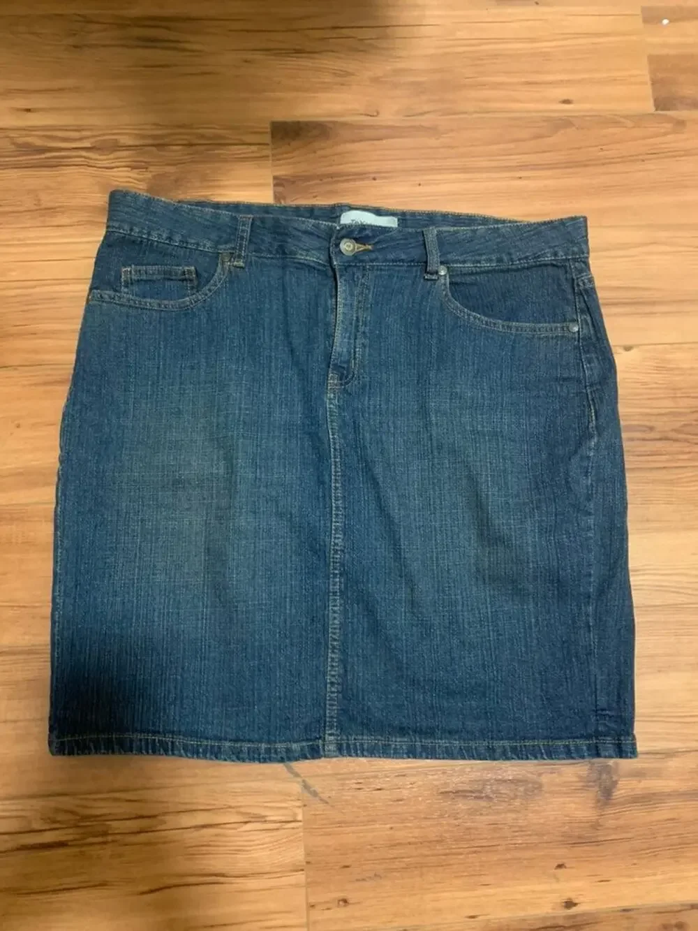 Women's Tex by Max Azria Medium Wash Denim Stretch Skirt Size 10